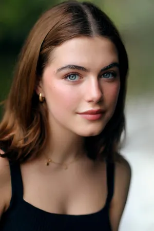 Элла Брайт в роли Ханна Уэллс
